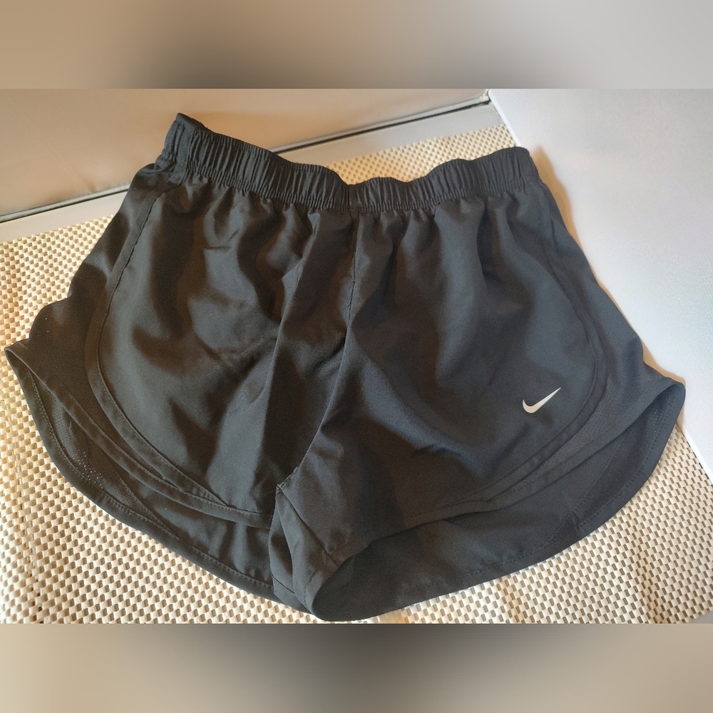 Nike Women's Size M Dri-Fit Exercise Shorts Black